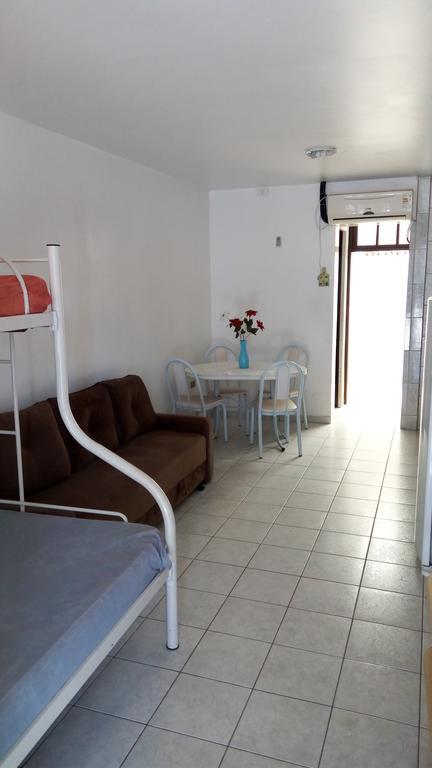 Villa Kitinete Em Matinhos Com Piscina Extérieur photo