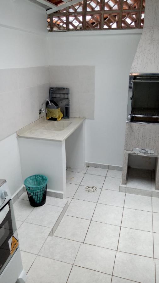 Villa Kitinete Em Matinhos Com Piscina Extérieur photo